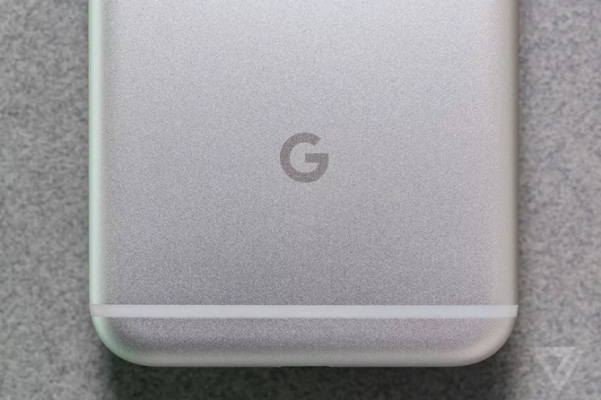 Google Pixel 2 xuất hiện trên FCC với Android 8.0.1, Active Edge và Snapdragon 835
