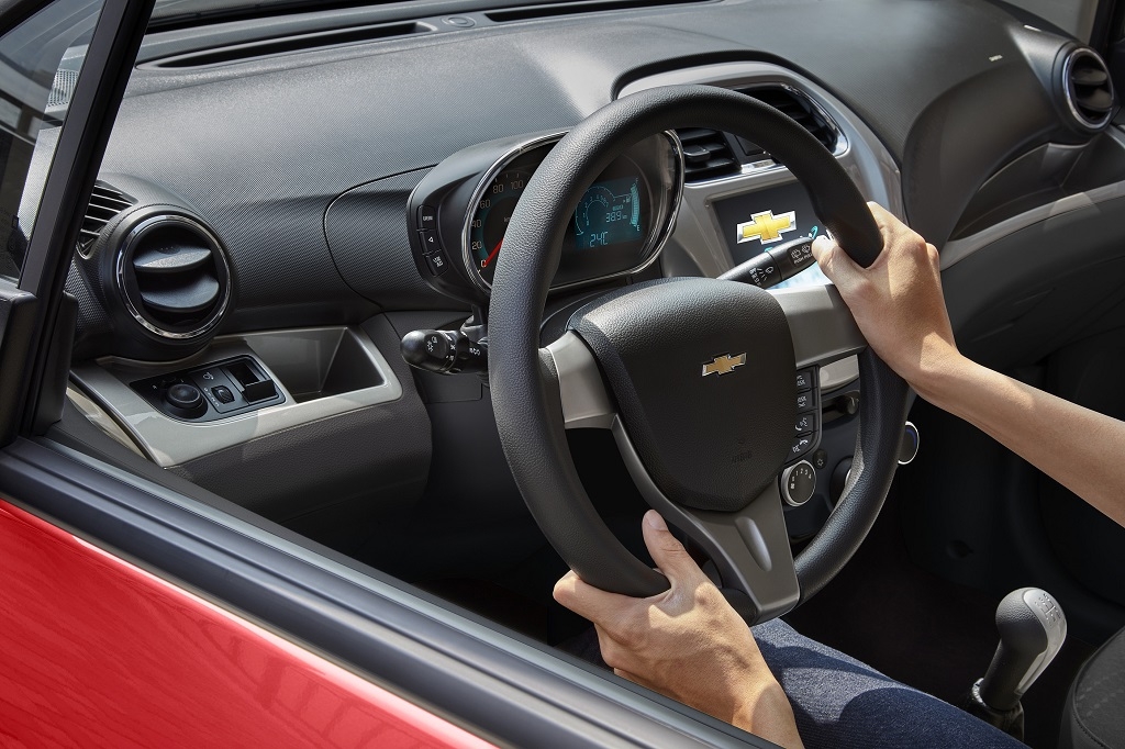 chevrolet spark 2018 gia tu 299 trieu tai viet nam