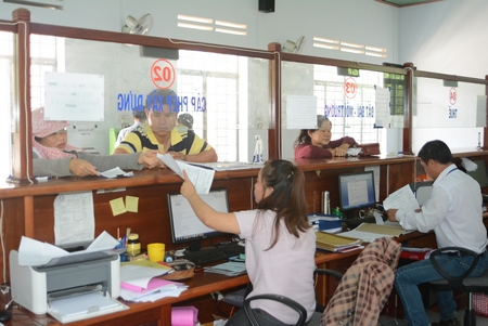 Kết quả kiểm tra cho thấy, tại nhiều đơn vị việc giải quyết thủ tục hành chính về lĩnh vực đất đai thường trễ hạn so với thời gian quy định. Ảnh: Minh Nguyễn