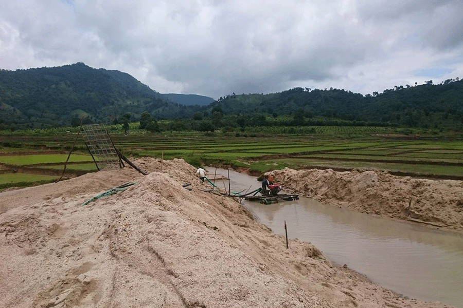 Một điểm khai thác cát trái phép tại huyện Chư Pah bị cơ quan Công an phát hiện, xử lý. Ảnh: L.A