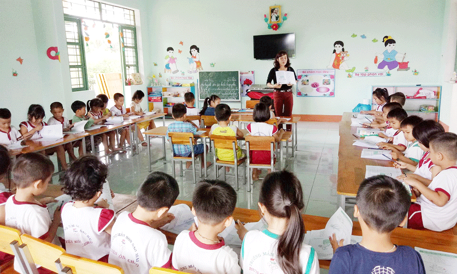 Một giờ học ở lớp Mẫu giáo 5-6 tuổi của cô Nguyễn Thị Bích Anh tại cơ sở mới. Ảnh: P.L