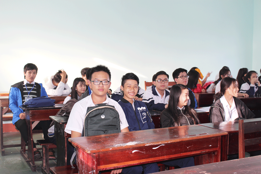 Lớp 12B5, Trường THPT Lê Lợi tham gia các tiết học buổi chiều. Ảnh: N.G