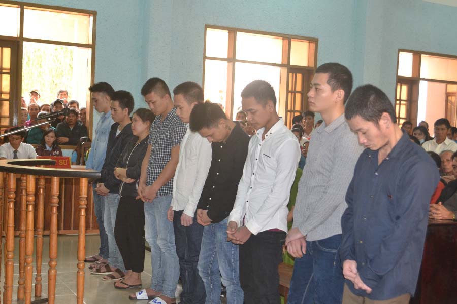  Các bị cáo tại phiên tòa ngày 25-9. Ảnh: Hoàng Cư