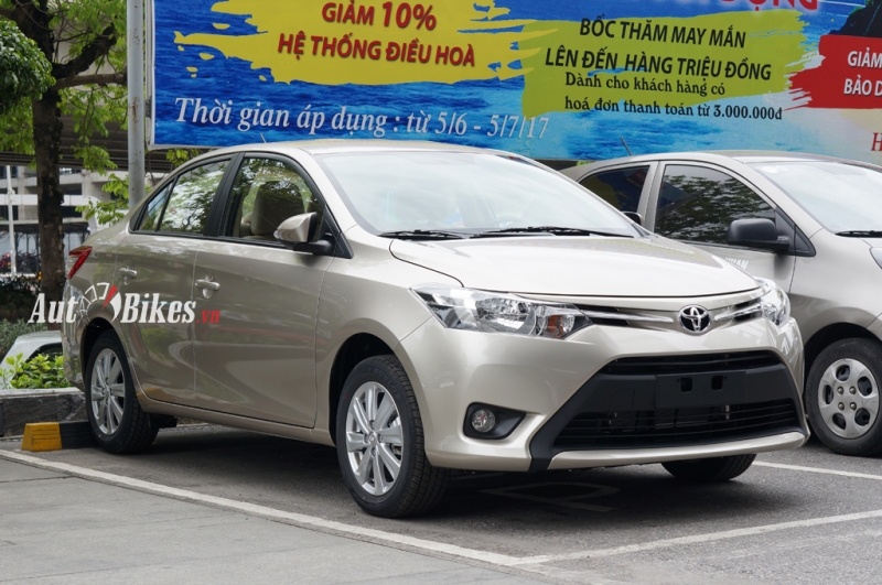 thang 10 gia xe toyota giam toi 130 trieu dong