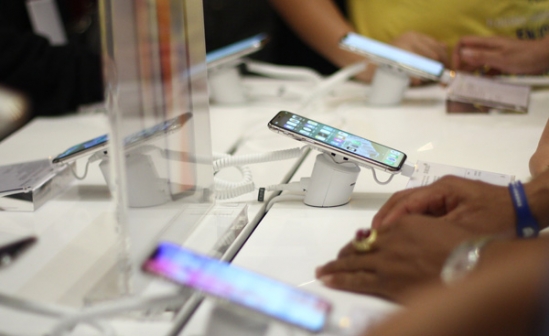 iPhone X giảm hơn 20 triệu: Ế hàng xách tay, hết trò làm giá