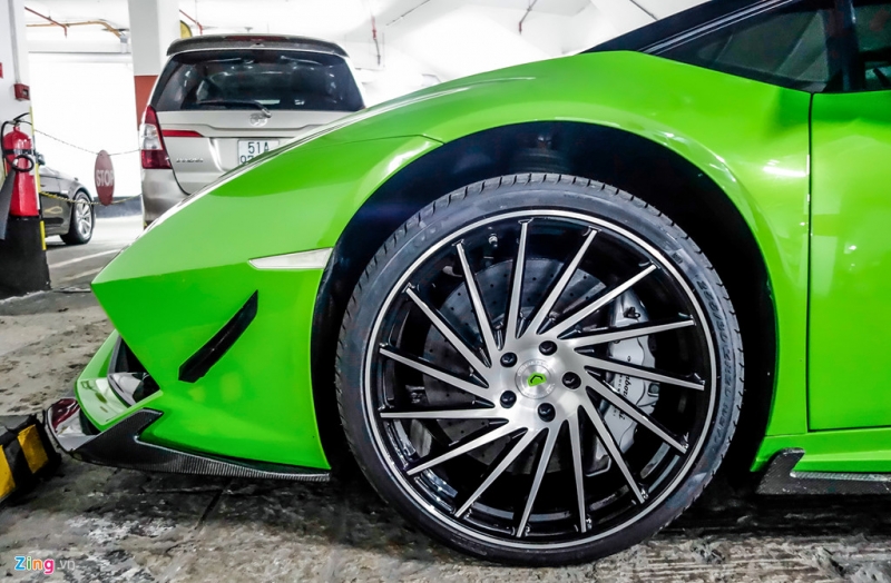 sieu xe lamborghini huracan do duoi ham de xe o sai gon