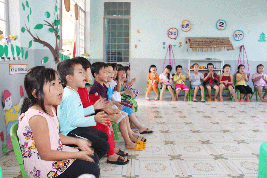 Học sinh Trường Mẫu giáo Họa Mi (thị trấn Nhơn Hòa) được học tập theo mô hình bán trú. Ảnh: N.G