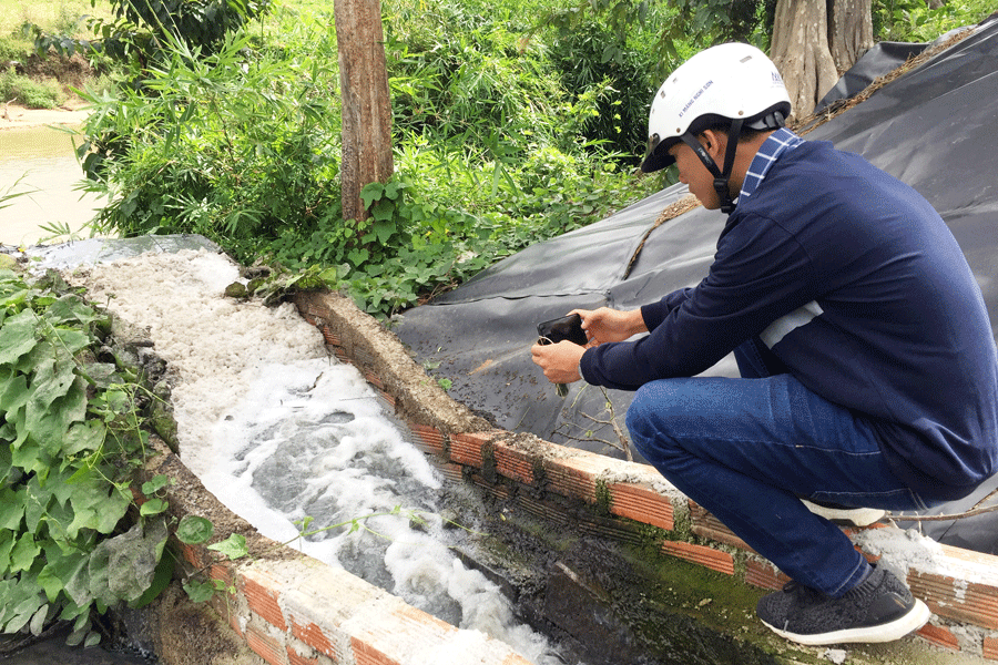 Nước thải xả trực tiếp ra suối Pờ Yầu-nguồn cung cấp nước sinh hoạt cho người dân các xã Pờ Tó, Chư Răng (huyện Ia Pa). Ảnh: V.N