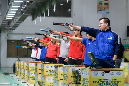 Hoàng Xuân Vinh thi đấu bằng súng mới sửa, Việt Nam giành HCĐ bắn súng châu Á
