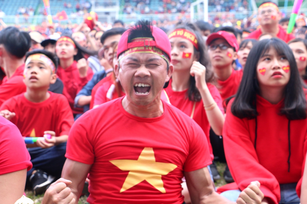 Sự phấn khích của người hâm mộ Phố núi khi U23 Việt Nam có bàn sang bằng tỷ số.