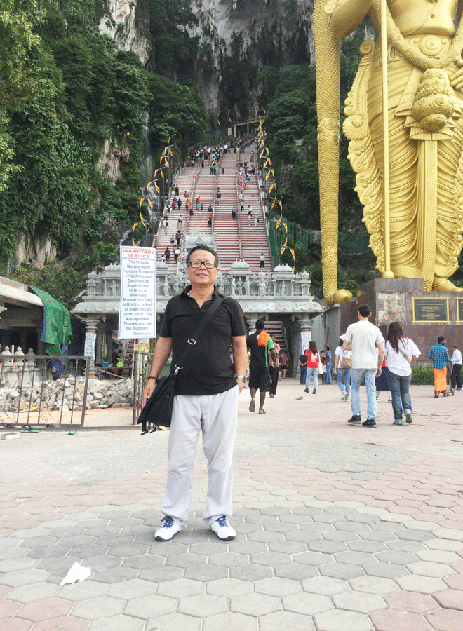 Tác giả bài viết trong chuyến du lịch Malaysia. Ảnh: B.Q.V