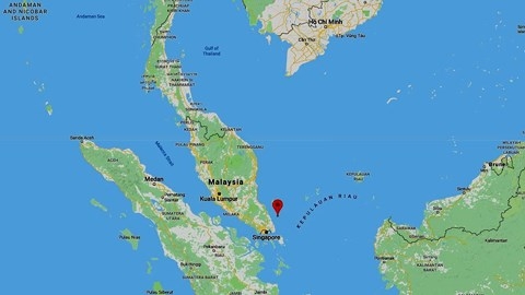 Chìm tàu cá Cà Mau, 11 ngư dân trôi đến gần Singapore, 2 người mất tích