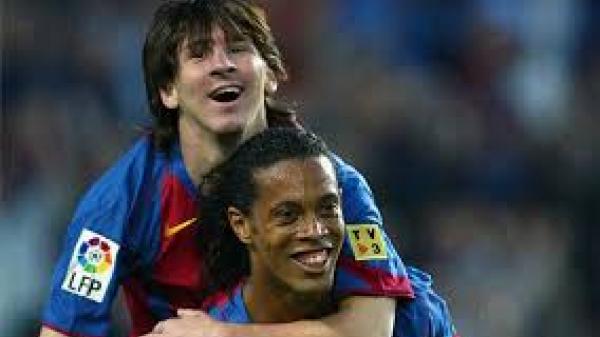 Ronaldinho, nụ cười và phép thuật viết lại lịch sử Barcelona