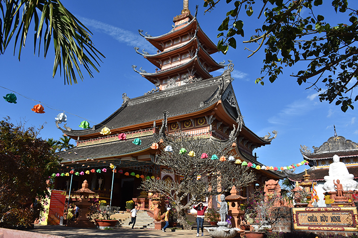 Vẻ đẹp cổ kính của chùa Bửu Minh cũng thu hút du khách. Ảnh: Văn Ngọc