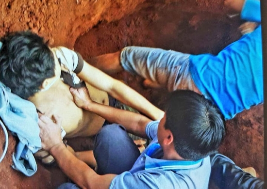 {title} Sụt đất trong lúc xây nhà: 1 người chết, 2 trọng thương