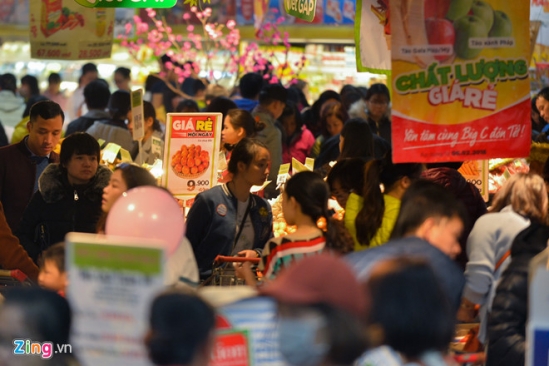 Siêu thị mở bán bán xuyên Tết, chợ Hà Nội mở cửa từ sáng mùng 1