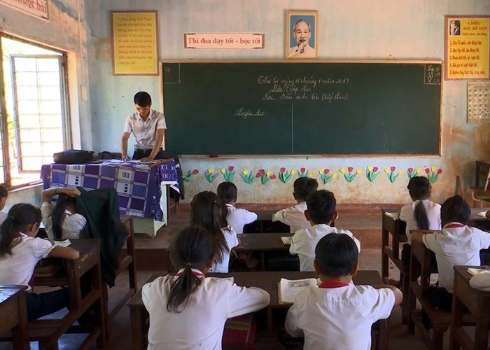 Hàng loạt trường học ở Gia Lai khốn khổ vì giáo viên bị cắt hợp đồng - Ảnh 2