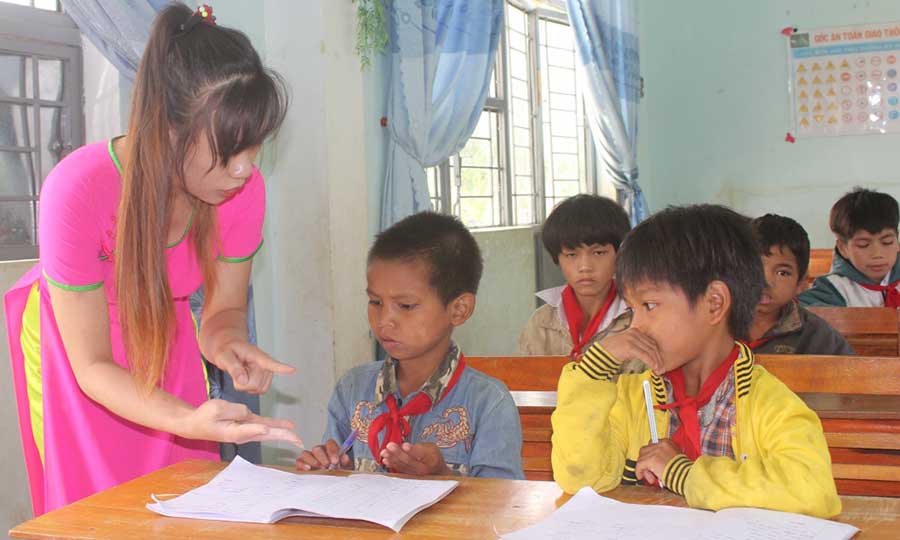 Thiếu giáo viên khiến việc day và học tại nhiều trường học ở Kbang gặp khó. Ảnh: Nguyễn Tú