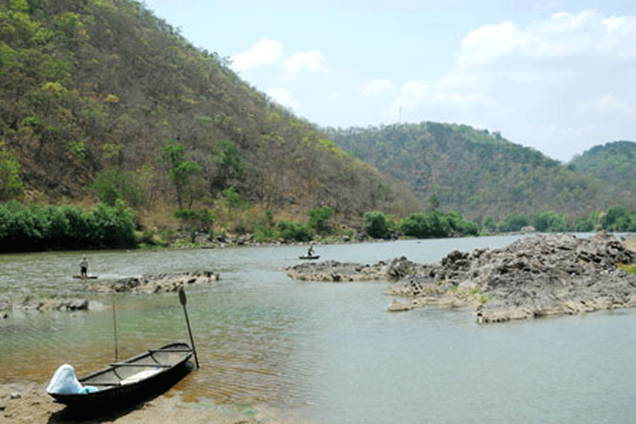 Đoạn sông Ba chảy qua thị xã Ayun Pa là nơi có đặc sản cá chốt và cá phá. (ảnh internet)