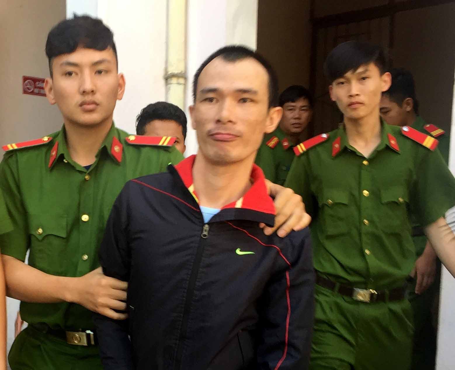 Bị cáo Bùi Thanh Tâm bị dẫn giải ra tòa. Ảnh: Khánh Toàn