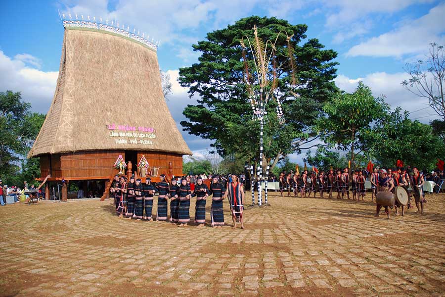  Làng Văn hóa-Du lịch Plei Ốp (TP. Pleiku)-nơi diễn ra “Lễ mừng nhà rông mới” của dân tộc Bahnar. Ảnh: K.N.B