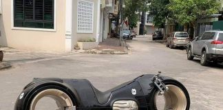 Clip: Siêu mô tô Tron Light Cycle lăn bánh trên phố Hà Nội
