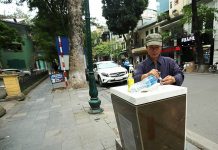  Người dân thích thú với trụ nước sạch uống liền miễn phí ở Hà Nội
			