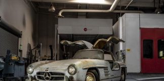 Độc đáo mẫu Mercedes 300SL Gullwing 'Barn Find' 50 năm tuổi

