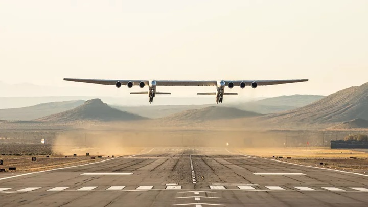 Máy bay lớn nhất thế giới thực hiện chuyến bay đầu tiên