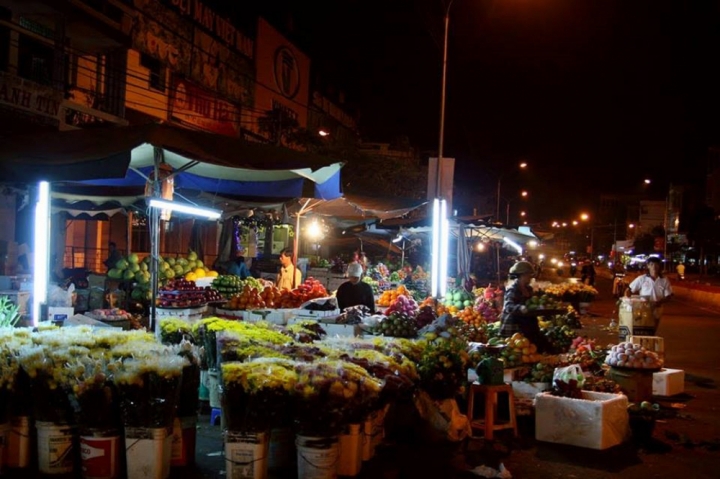 Một góc chợ đêm Pleiku. 