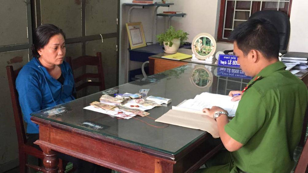 Cơ quan công an TP. Pleiku lấy lời khai của đối tượng trộm cắp tài sản Nguyễn Thị Hồng Loan