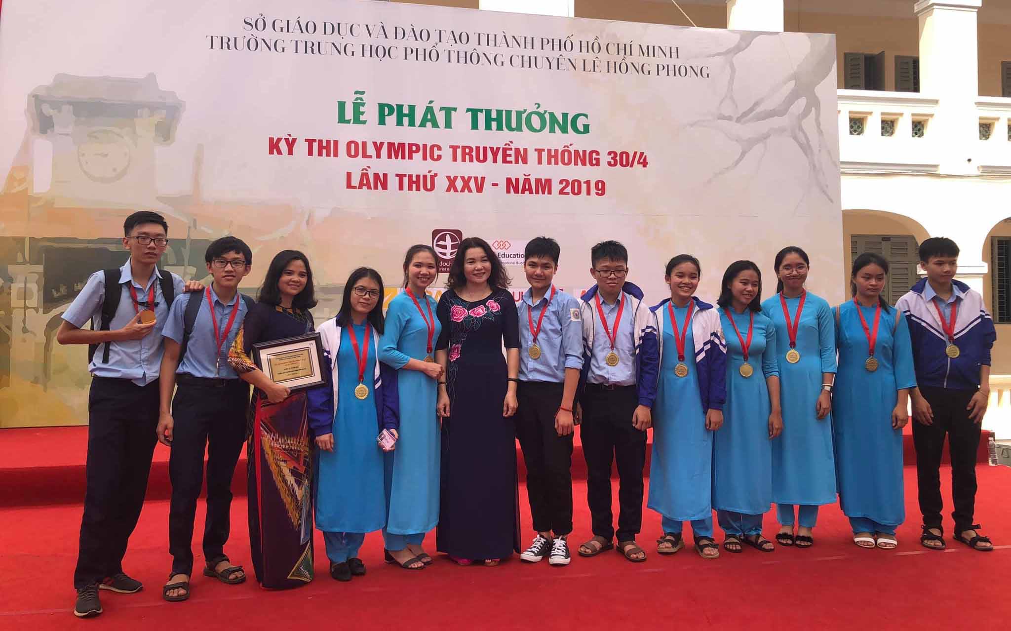 Đoàn học sinh Trường THPT chuyên Hùng Vương tham gia kỳ thi. Ảnh: C.T.V  vbtt
