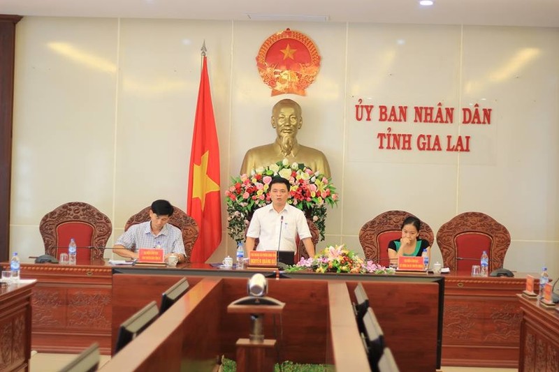 Ông Nguyễn Quảng Hà (Phó Chánh Văn phòng UBND tỉnh Gia Lai) thông báo khái quát tình hình phát triển kinh tế-xã hội quý I-2019.