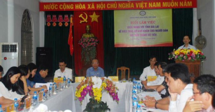 Phó Thống đốc NHNN Đào Minh Tú chủ trì cuộc họp với lãnh đạo địa phương tỉnh Gia Lai bàn về giải pháp hỗ trợ cho người trồng hồ tiêu - Ảnh: SBV.