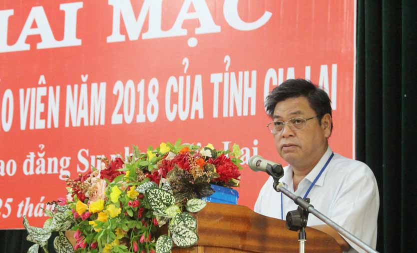 Đồng chí Kpă Thuyên-Phó Chủ tịch UBND tỉnh phát biểu tại lễ khai mạc. Ảnh: Phan Lài