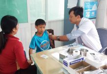   Tiêm phòng vắc xin sởi để phòng bệnh cho trẻ. Ảnh: N.N