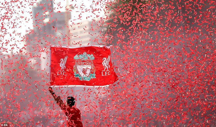 Hãy chứng kiến thịnh vượng và niềm vui của đội bóng Liverpool và fan hâm mộ trên bức tranh liên quan đến từ khóa Vô Địch Liverpool này.