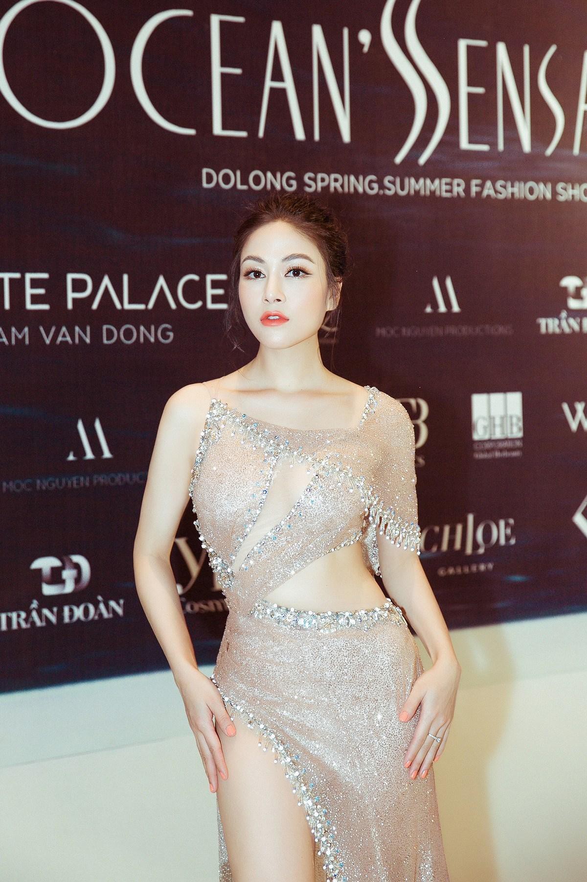 Hoa hậu Áo dài Tuyết Nga gây ấn tượng với trang phục xẻ cao táo bạo Ảnh 4