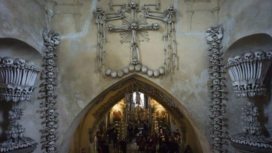 Nhà thờ 'ác mộng' được xây dựng từ 40.000 bộ xương người Ảnh 4