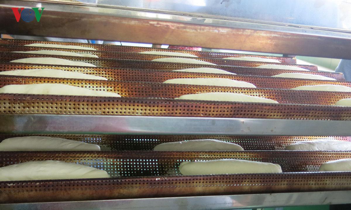 Mục sở thị xưởng sản xuất bánh mỳ Việt ở Hàn của cô chủ 9X xinh đẹp Ảnh 11