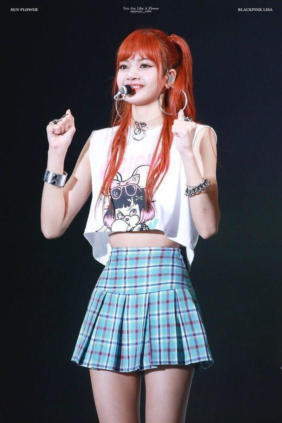 Mỗi lần mặc croptop Lisa (BlackPink) đều gây bão với vòng eo bé tí đến khó tin Ảnh 3 Mỗi lần mặc croptop Lisa (BlackPink) đều gây bão với vòng eo bé tí đến khó tin Ảnh 3