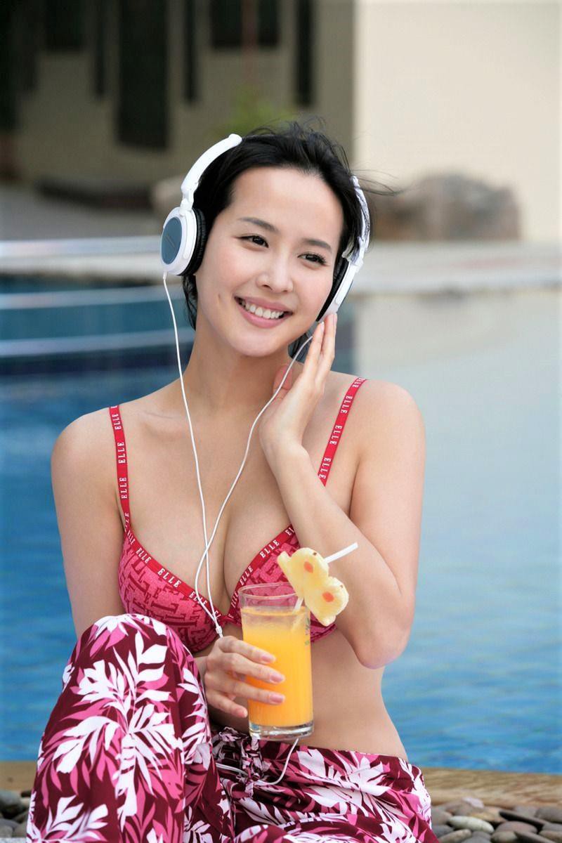 Váy áo gợi cảm, trẻ trung của mỹ nhân phim 18+ đóng 'Ký sinh trùng' Ảnh 5 Váy áo gợi cảm, trẻ trung của mỹ nhân phim 18+ đóng 'Ký sinh trùng' Ảnh 5