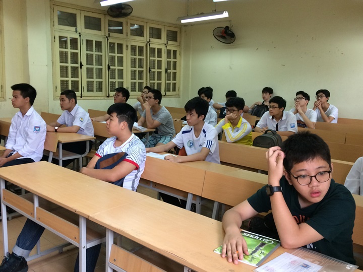 Đề toán thi vao lớp 10 khó, nhiều học sinh tại Hà Nội lo không đạt điểm cao