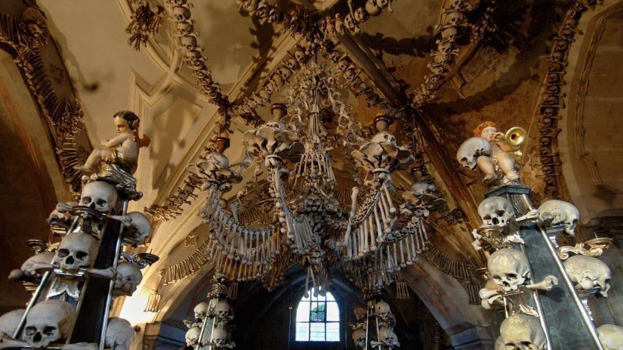 Nhà thờ 'ác mộng' được xây dựng từ 40.000 bộ xương người Ảnh 1