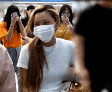 Những lần mỹ nữ Hàn gây bức xúc vì mặc phản cảm Ảnh 4