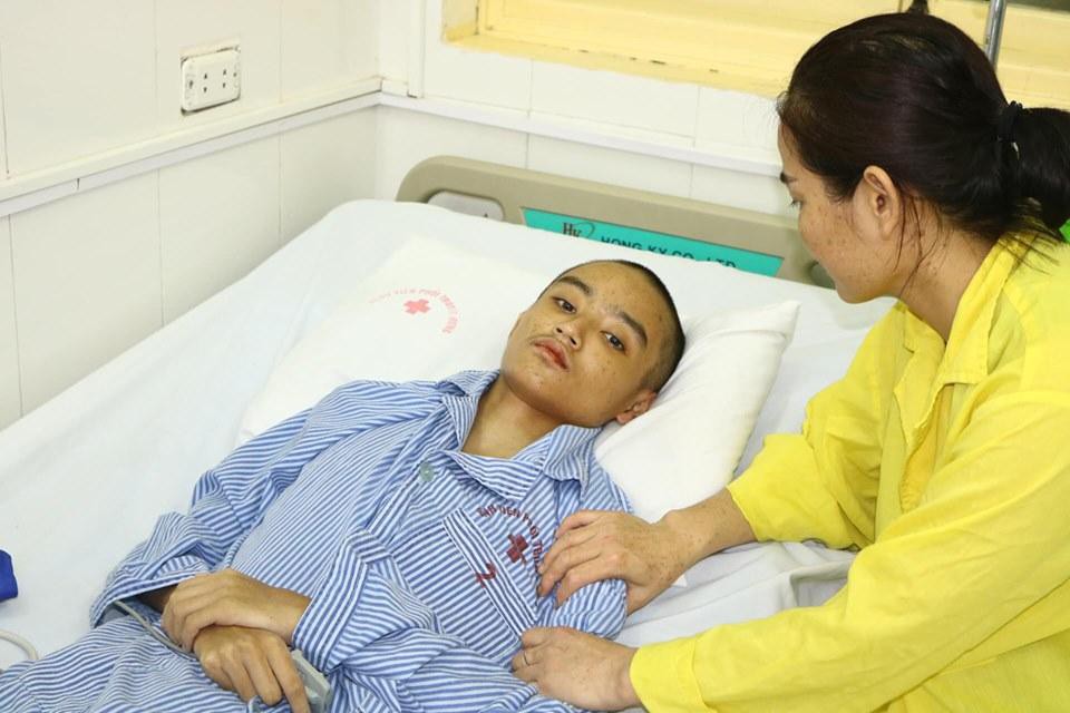Chia sẻ với 'nỗi đau' của cậu bé 15 tuổi nhiễm nấm phổi xâm lấn nặng Ảnh 2
