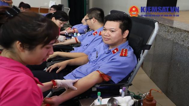 Đoàn thanh niên Cơ quan điều tra VKSND tối cao tham gia chương trình hiến máu nhân đạo 'Giọt hồng yêu thương' Ảnh 13