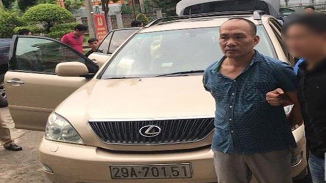 Nguyễn Văn Khoa cùng chiếc xe sang bị lực lượng chức năng di lý về Bắc Giang để tiếp tục điều tra mở rộng /// Ảnh Cơ quan Công an cung cấp