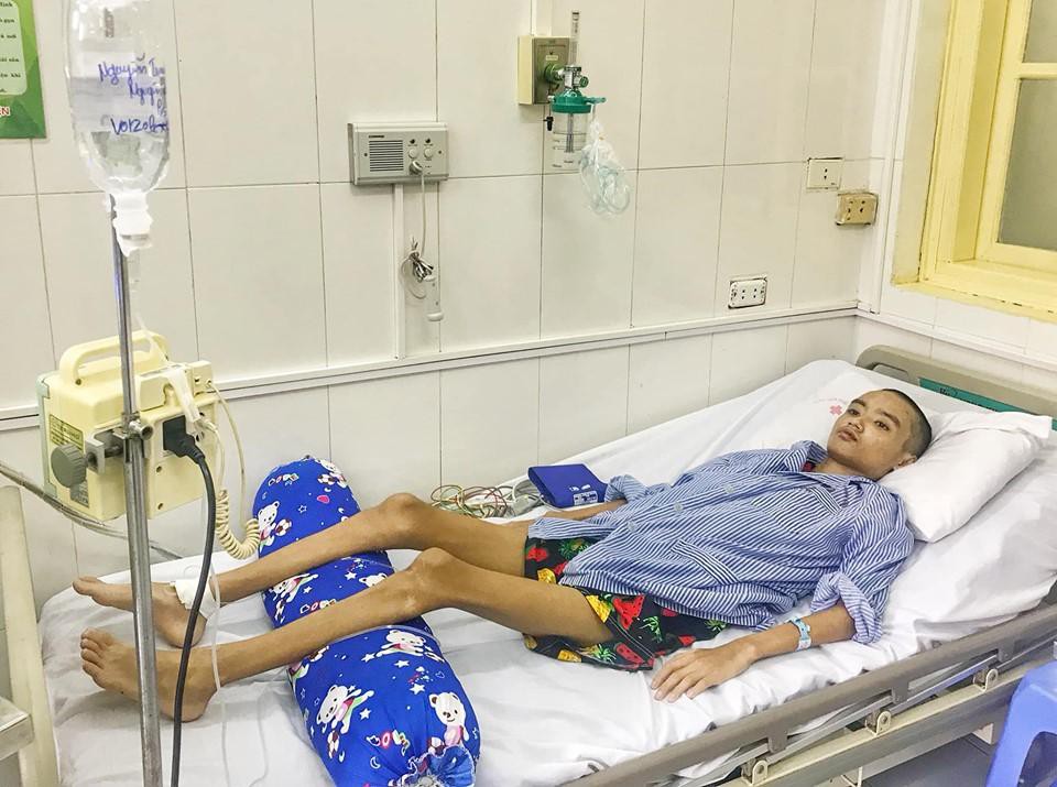 Chia sẻ với 'nỗi đau' của cậu bé 15 tuổi nhiễm nấm phổi xâm lấn nặng Ảnh 1