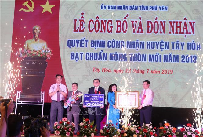 Công bố Quyết định huyện Tây Hòa, tỉnh Phú Yên đạt chuẩn nông thôn mới Ảnh 1